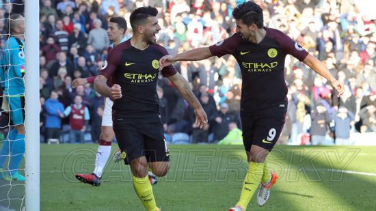 FIFA17阿奎罗梅开二度_FIFA17FI防守专家胡梅尔斯
